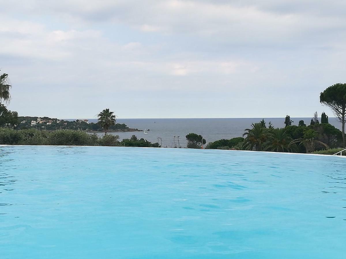 Cap Esterel Appartement Climatise Dans Le Centre Du Village Vacances Drammont 外观 照片
