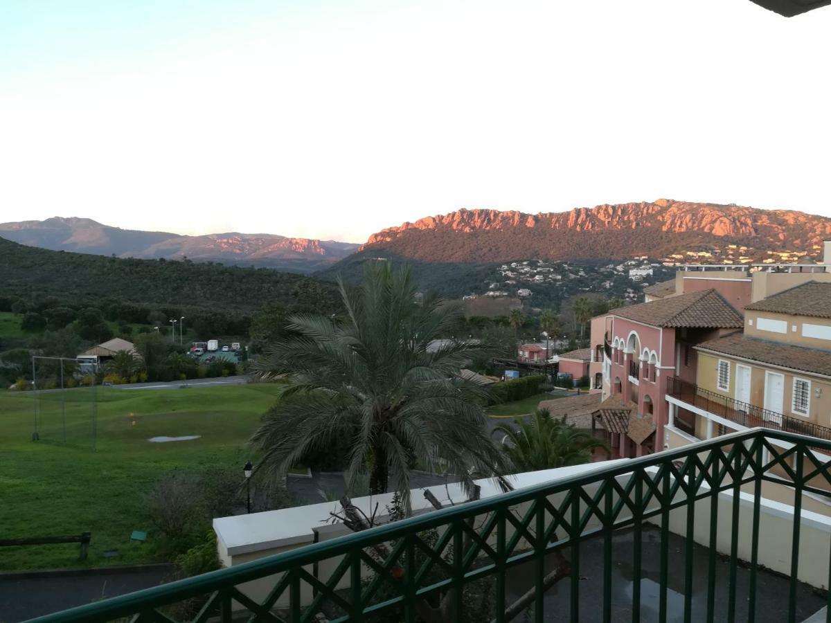 Cap Esterel Appartement Climatise Dans Le Centre Du Village Vacances Drammont 外观 照片