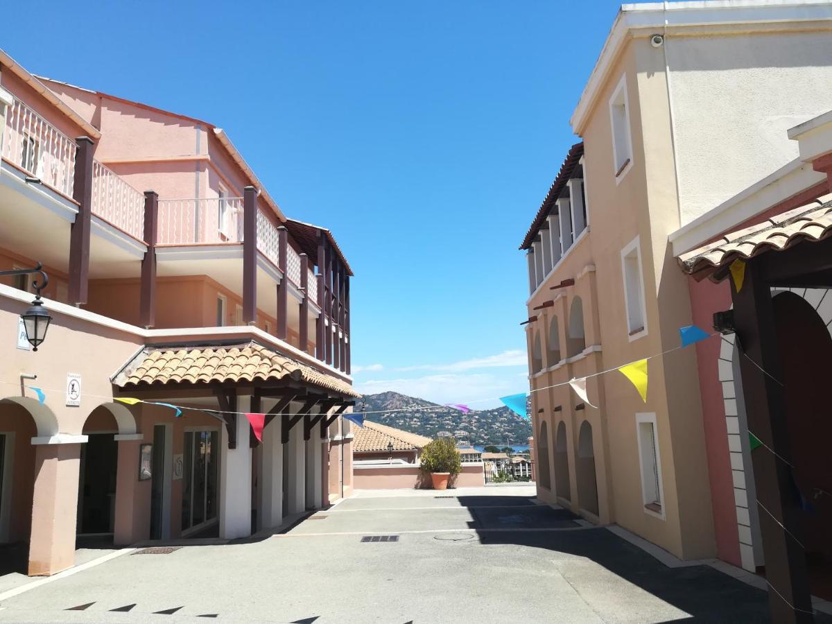 Cap Esterel Appartement Climatise Dans Le Centre Du Village Vacances Drammont 外观 照片